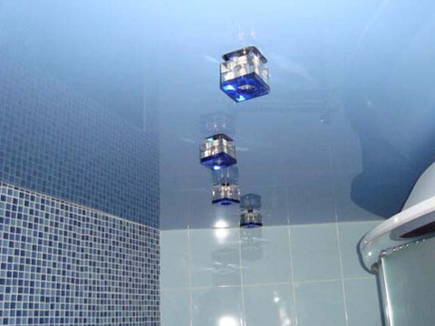 Монтаж натяжного потолка в ванной комнате
