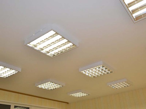 Предпочтительные виды светильников для натяжных потолков